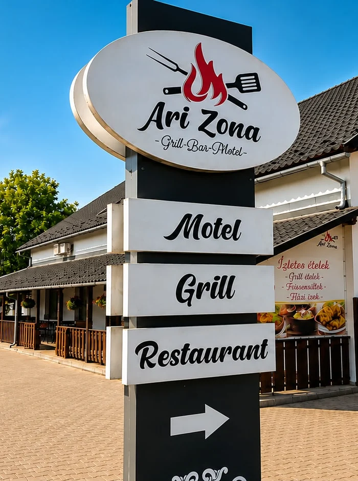 Придорожня вивіска Ari Zona: Motel, Grill, Restaurant